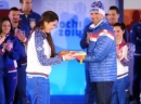 Milica-Mandic-predaje-zastavu-Milanku-Petrovicu